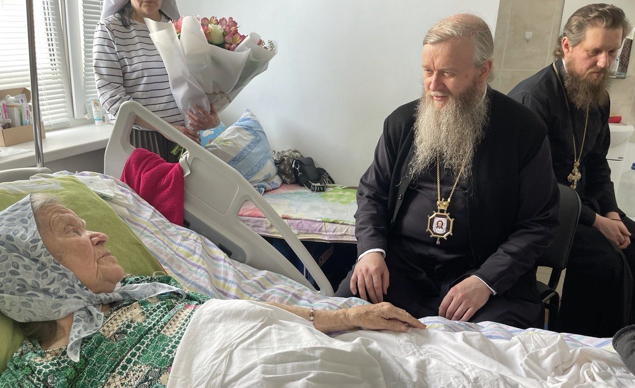 Подробнее о статье Луганск. Митрополит Пантелеимон посетил пребывающую на лечении игумению Антонию