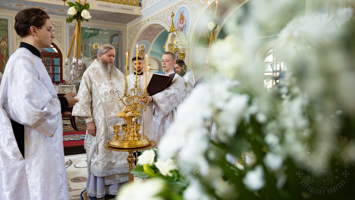 Подробнее о статье Луганск. Митрополит Пантелеимон совершил богослужение Великой Субботы